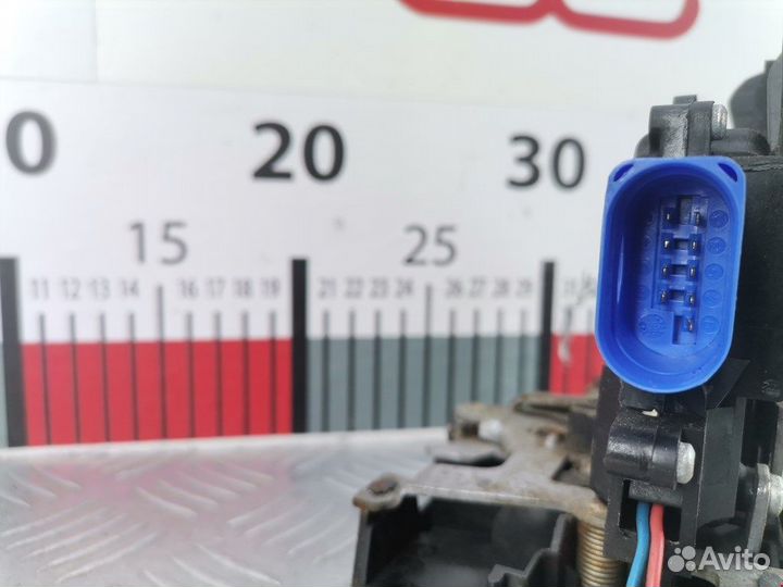 Замок двери передней правой Volkswagen Touareg