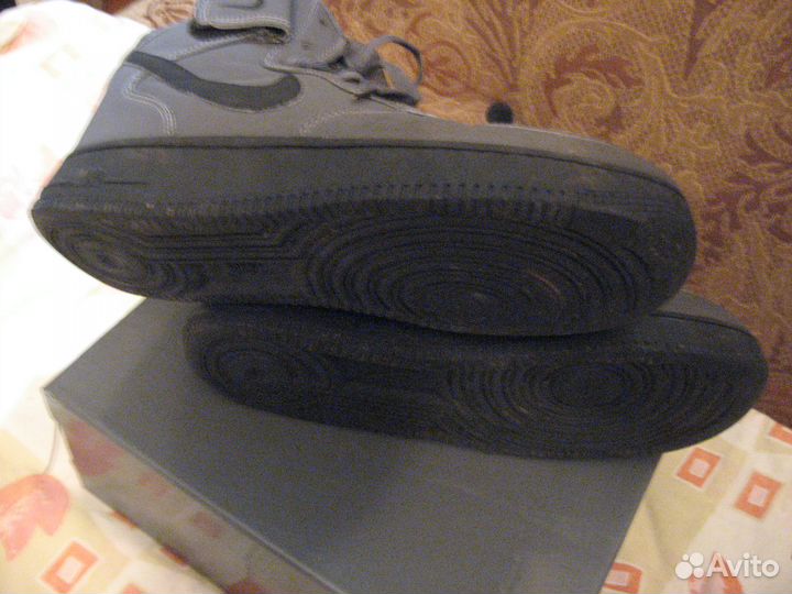 Продаю мужские зимние крассовки б/у