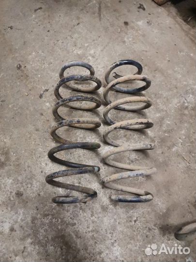 Пружина задняя Toyota Corolla 150 1ZR-FE 2008