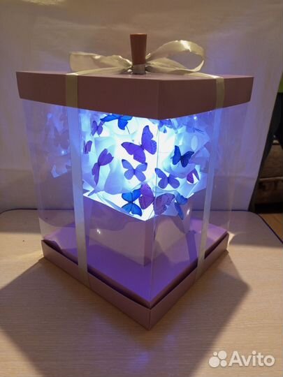 Бабочки летящие на свет(в коробочке), в букетах