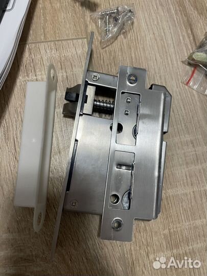 Умный дверной замок с отпечатком пальца и wifi