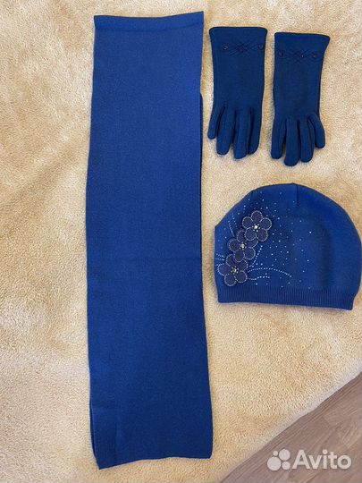 Шапка зимняя с шарфом и перчатками