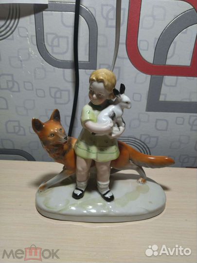 Девочка с зайцем и лисой. Германия