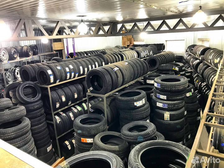 Pirelli Ice Zero FR 215/65 R16