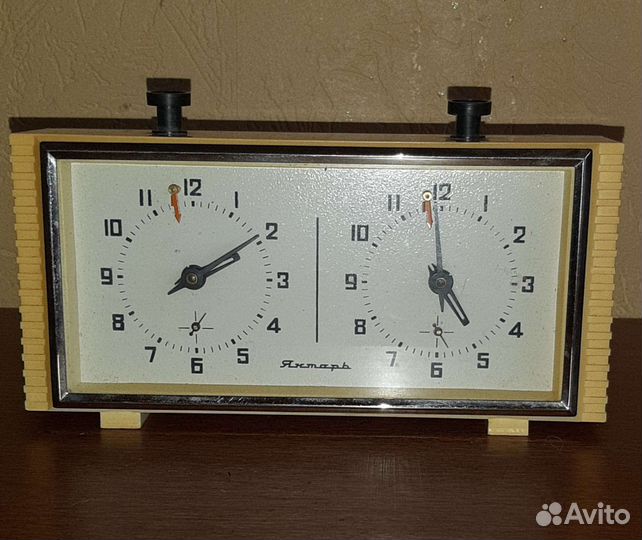 Часы СССР настольные будильник шахматные