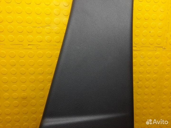 Обшивка стойки нижняя правая Renault Duster K9K