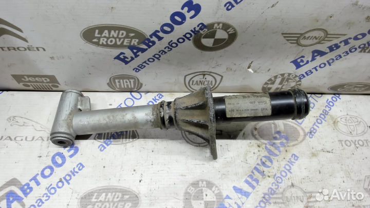 Кронштейн усилителя переднего бампера правый Audi