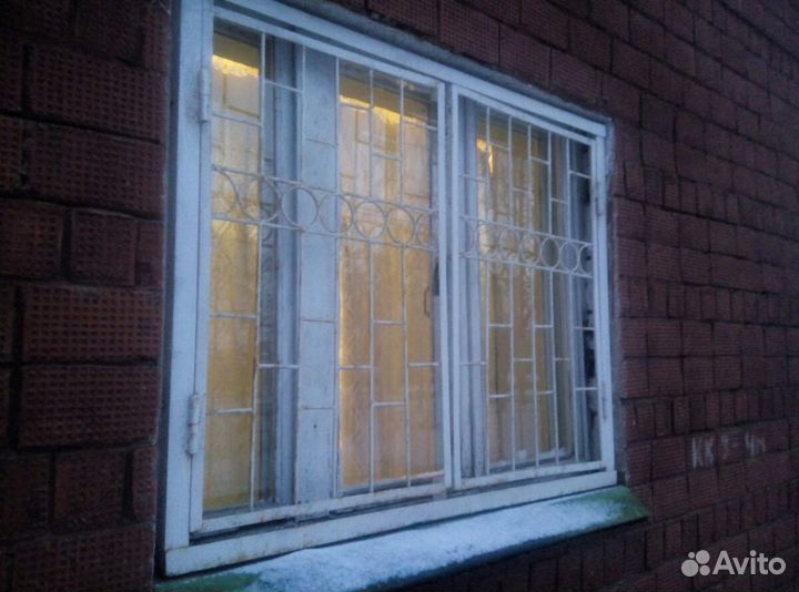 Решетка оконная,открывается