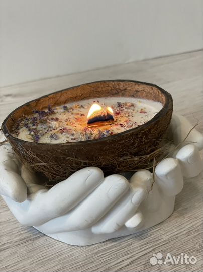 Свеча в кокосе