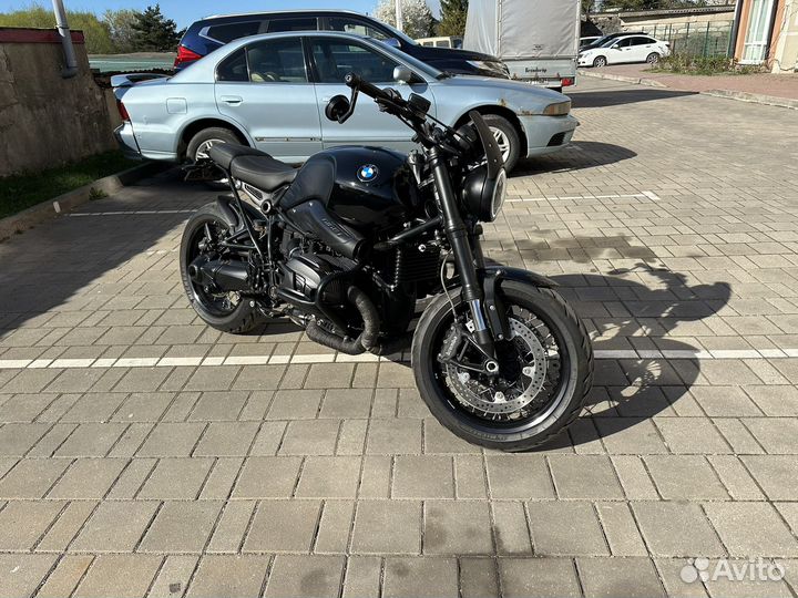 BMW R nine T