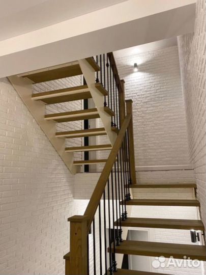 Лестница на металлокаркасе