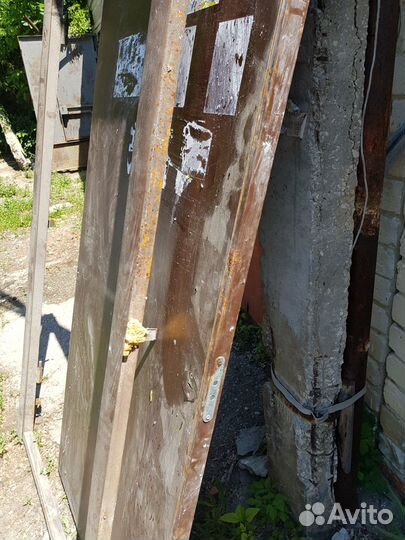 Металлическая дверь