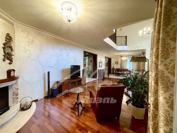 Коттедж 350 м² на участке 15 сот.