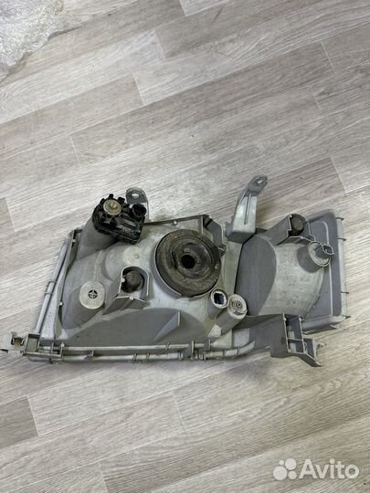 Фара передняя правая toyota probox