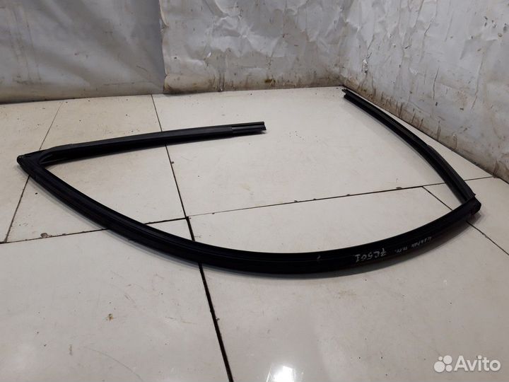 Уплотнитель стекла (передний, правый)