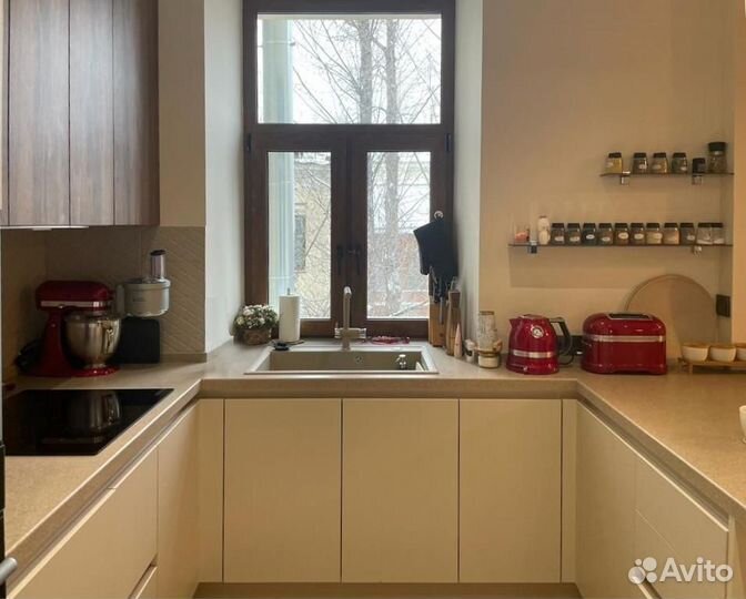 Кухня на заказ под потолок