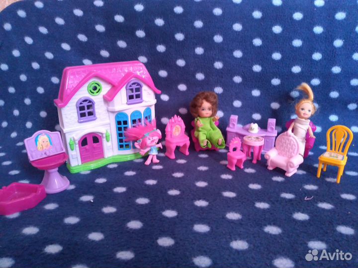 Семья с домом