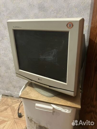 Монитор LG flatron F700B
