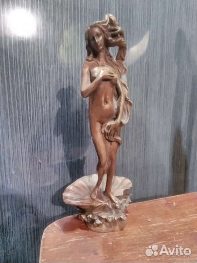 Статуэтка бронзовая,девушка на лилии