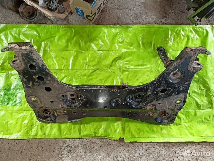 Подрамник передний на Nissan Tiida 2004-2014г