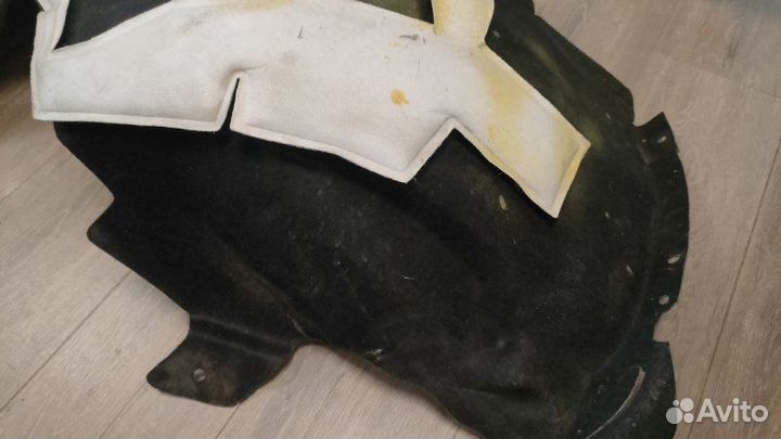 Подкрылок передний правый Land Rover Range Rover