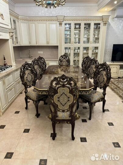 Стол обеденный