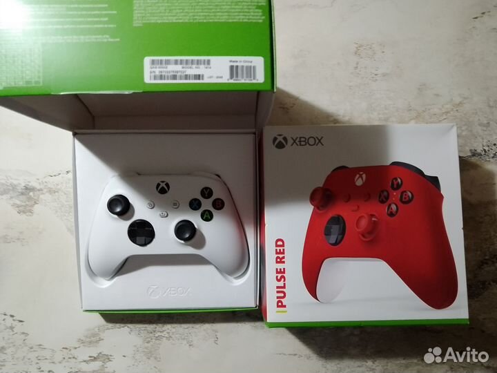 Xbox One X 2 геймпада