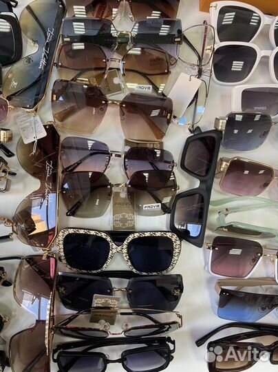 Очки солнечные, в подарок чехол для очков каждому