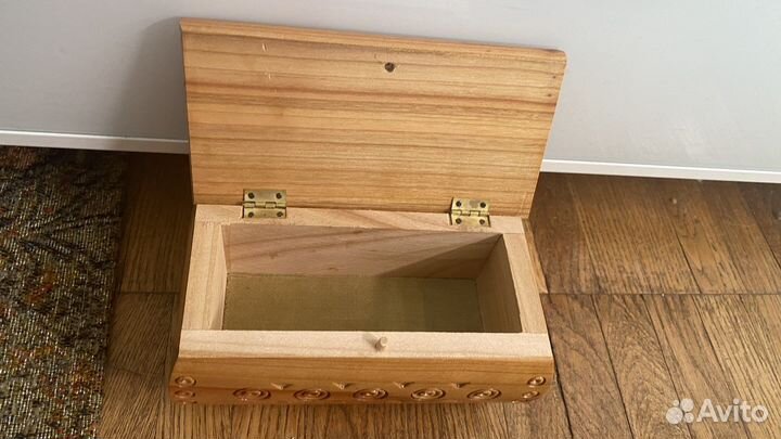 Шкатулка резная деревянная