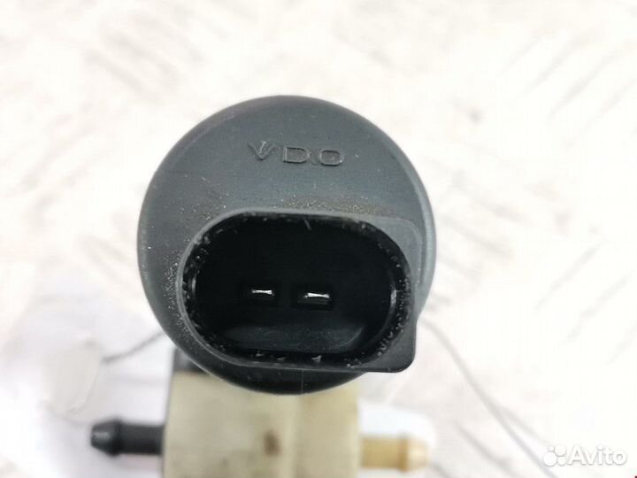 Насос (моторчик) омывателя стекла Volkswagen Golf
