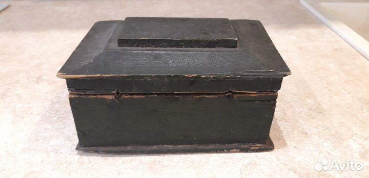 Старинная деревянная шкатулка ручной работы