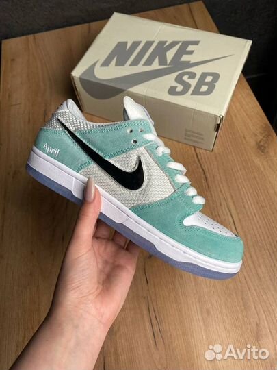 Nike Dunk SB April