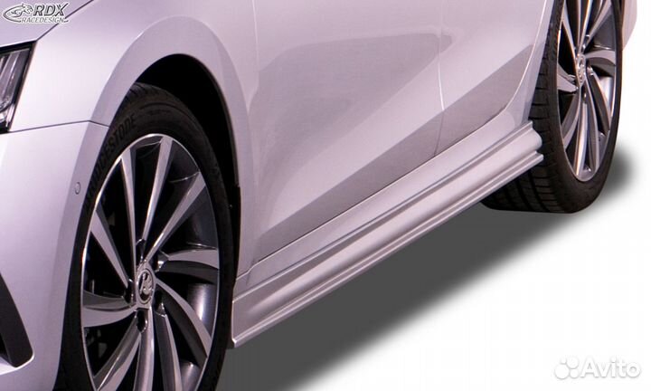 Skoda Octavia 4 2020- Накладки на пороги Edition