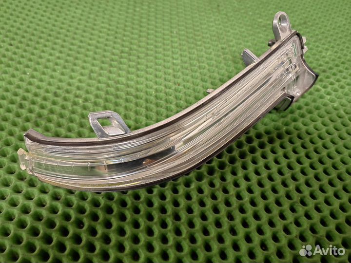 Повторитель поворота в зеркало правый Bmw F36