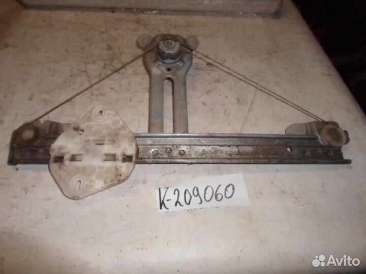 Стеклоподъемник механический задний левый