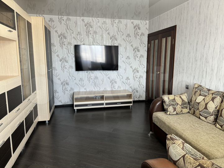 2-к. квартира, 55 м², 6/10 эт.