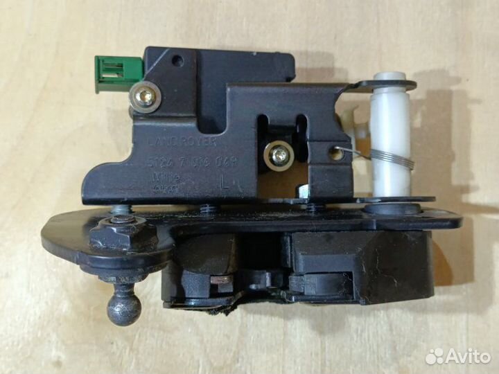 Замок багажника левый Land Rover Discovery 3 LR