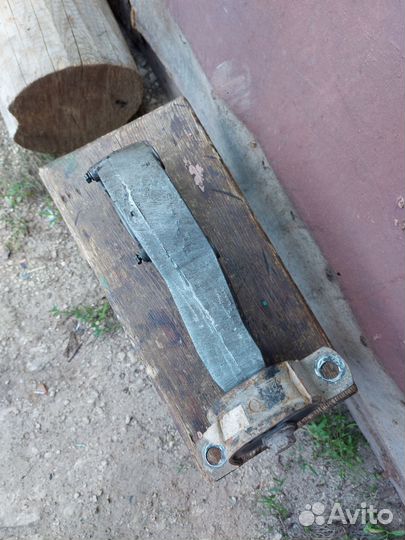 Заднее крепление кпп Лада Гранта, Калина, Датсун