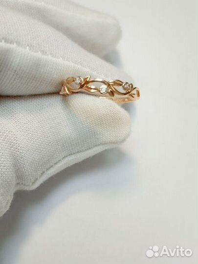 Золотое кольцо с камнем 17р