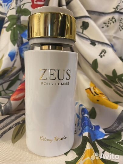 Zeus Pour Femme Kelsey Berwin