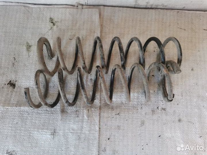 Пружина подвески передняя Nissan March K11 CG10