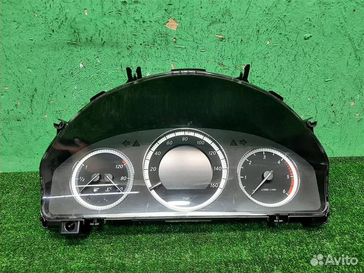 Приборная панель Mercedes Benz C-Class W204 2008