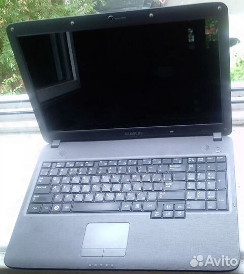 Ноутбук Samsung R530 для нетребовательных задач