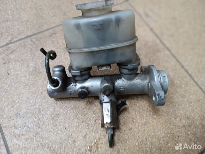 Главный тормозной цилиндр BM44 Субару,Ниссан