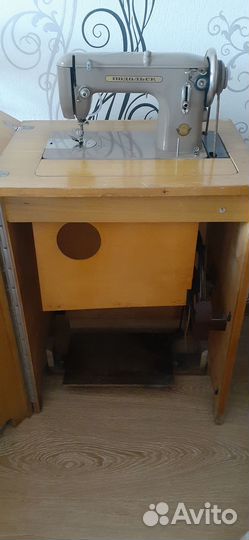 Продаю швейную машинку