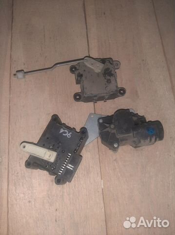 Моторчик заслонки печки на Nissan Primera P 11