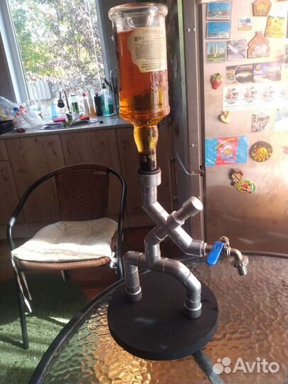 Человек наливайка