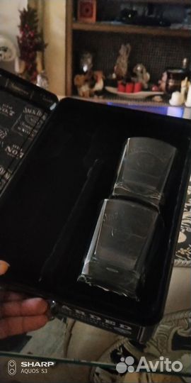 Коробка от виски с двумя бокалами