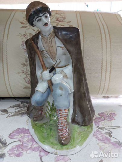 Статуэтка фарфор
