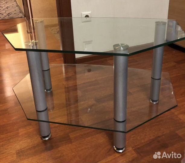 Стеклянный столик